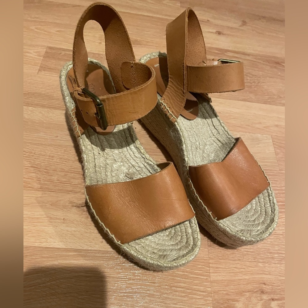 Soludos Espadrilles, size 7, tan wedge sandal. Perfect for spring and summer